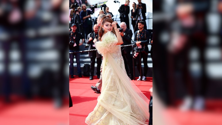 कान फिल्म फेस्टिवल में चमकी आरुषि निशंक, पहना फैब्रिक वेस्ट से बना गाउन