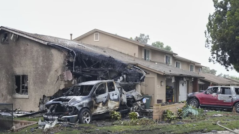 अमेरिकाः कैलिफोर्निया के सैन डिएगो में प्लेन क्रैश, कई लोगों की मौत, 15 घरों में लगी आग