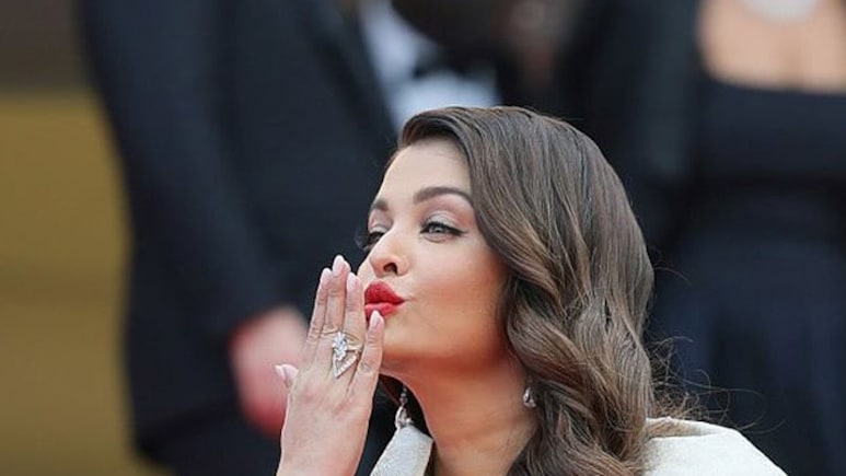 ऐश्वर्या राय का संस्कारी से मॉर्डर्न लुक ट्रांसफॉर्मेशन, कान फिल्म फेस्टिवल के डे 2 अवतार देख फैंस बोले- इसे कहते हैं परफेक्शन