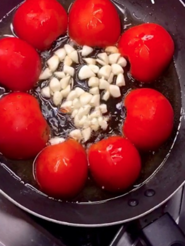 How to make delicious South Indian tomato chutney, perfect for both lunch and breakfast