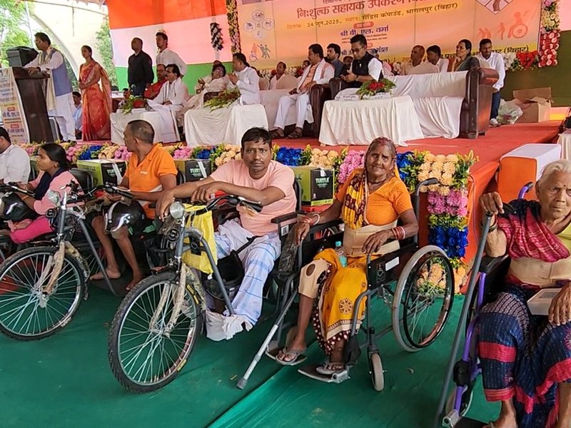 भागलपुर के दिव्यांगजनों और वरिष्ठ नागरिकों ने पीएम मोदी की राष्ट्रीय वयोश्री और एडिप योजना को सराहा