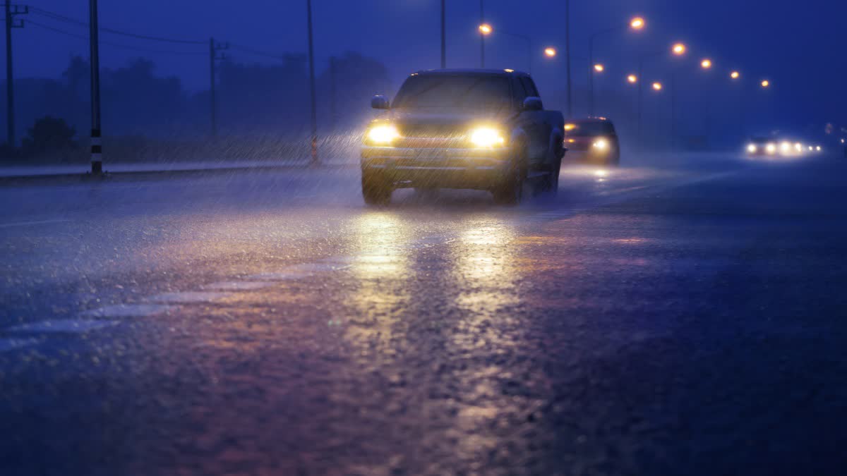 Keep these things in mind before driving in the rainy season, otherwise a major accident may occur