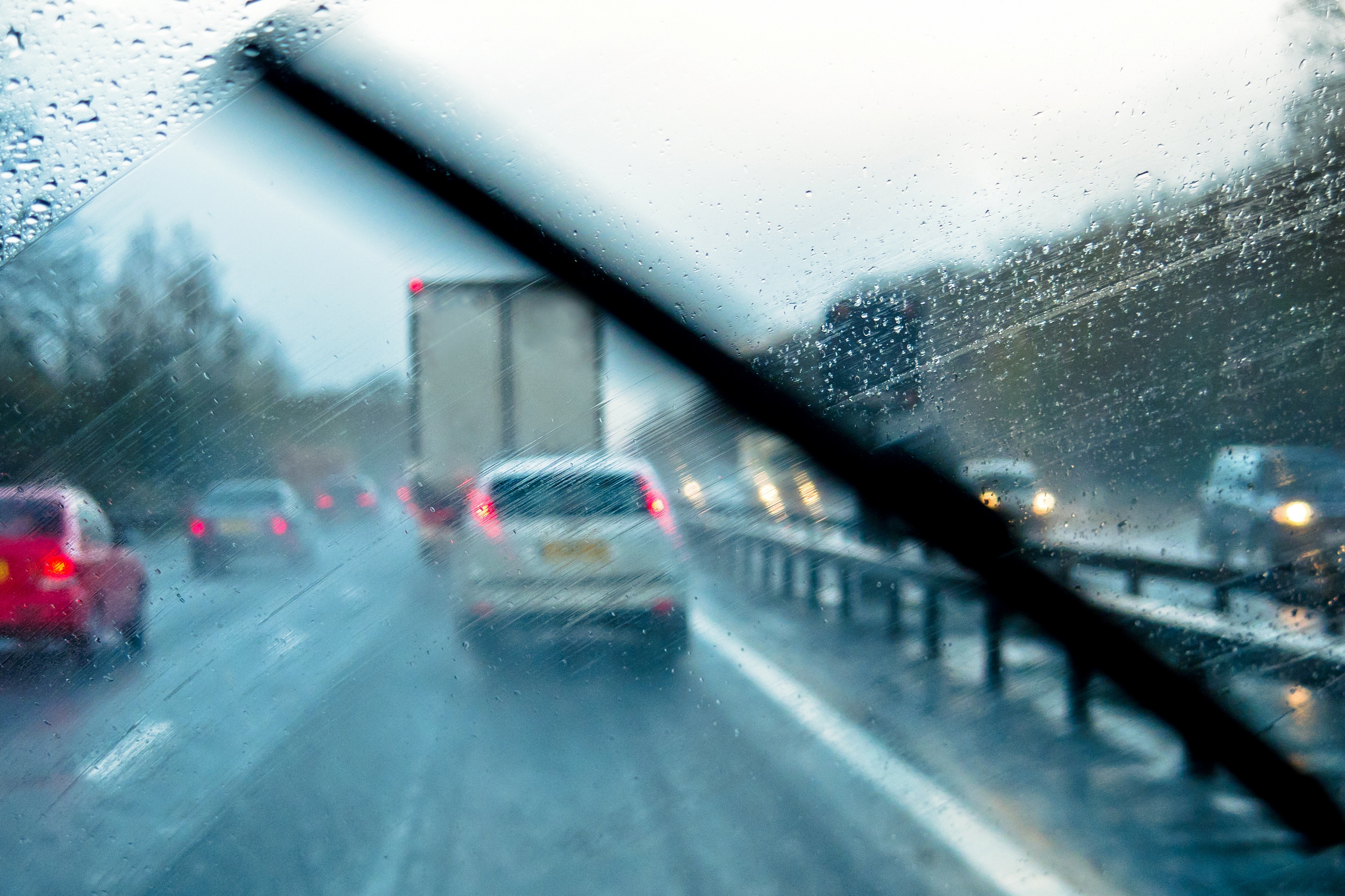 Keep these things in mind before driving in the rainy season, otherwise a major accident may occur
