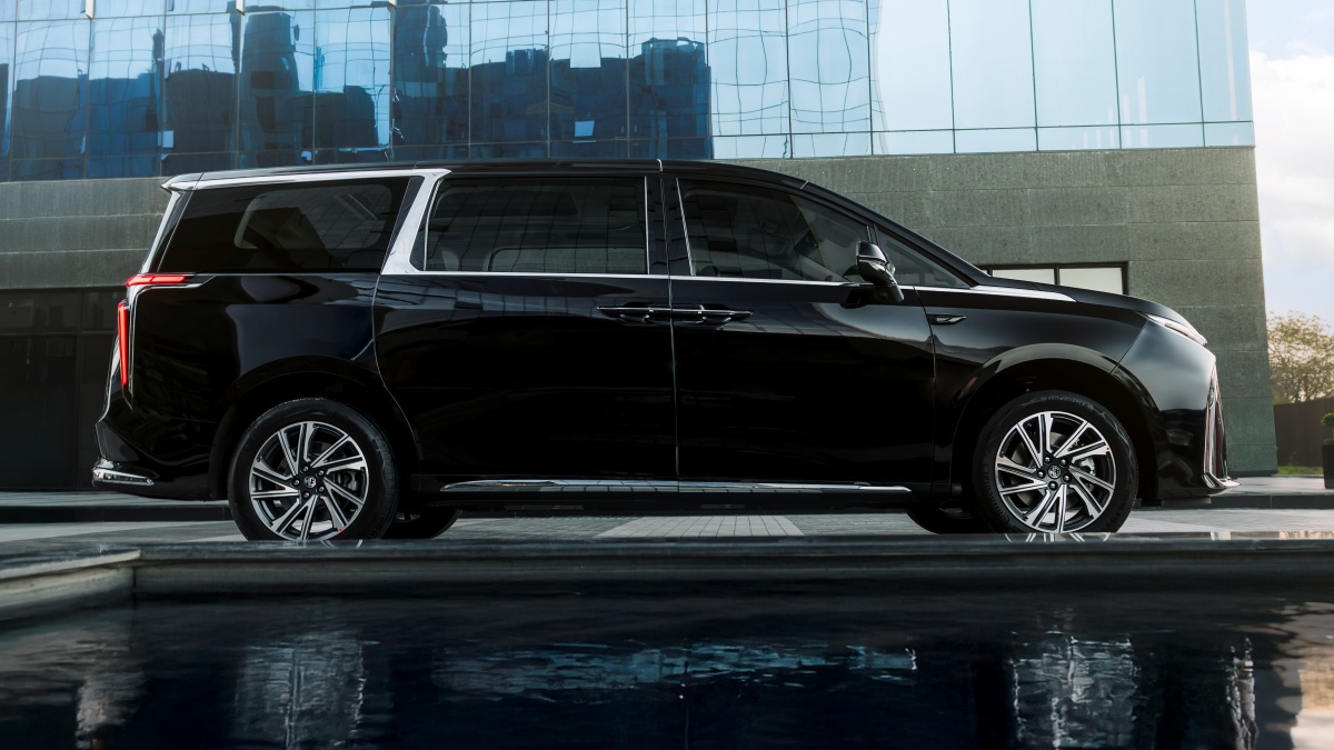 MG M9 Electric MPV