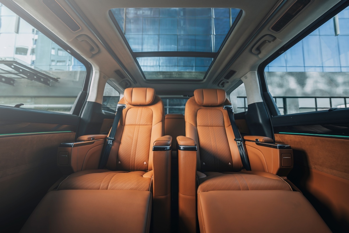 MG M9 Electric Limousine