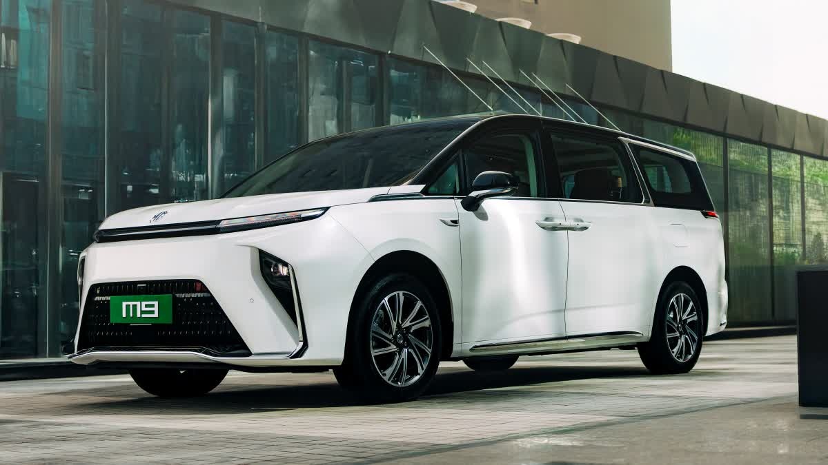 MG M9 Electric Limousine