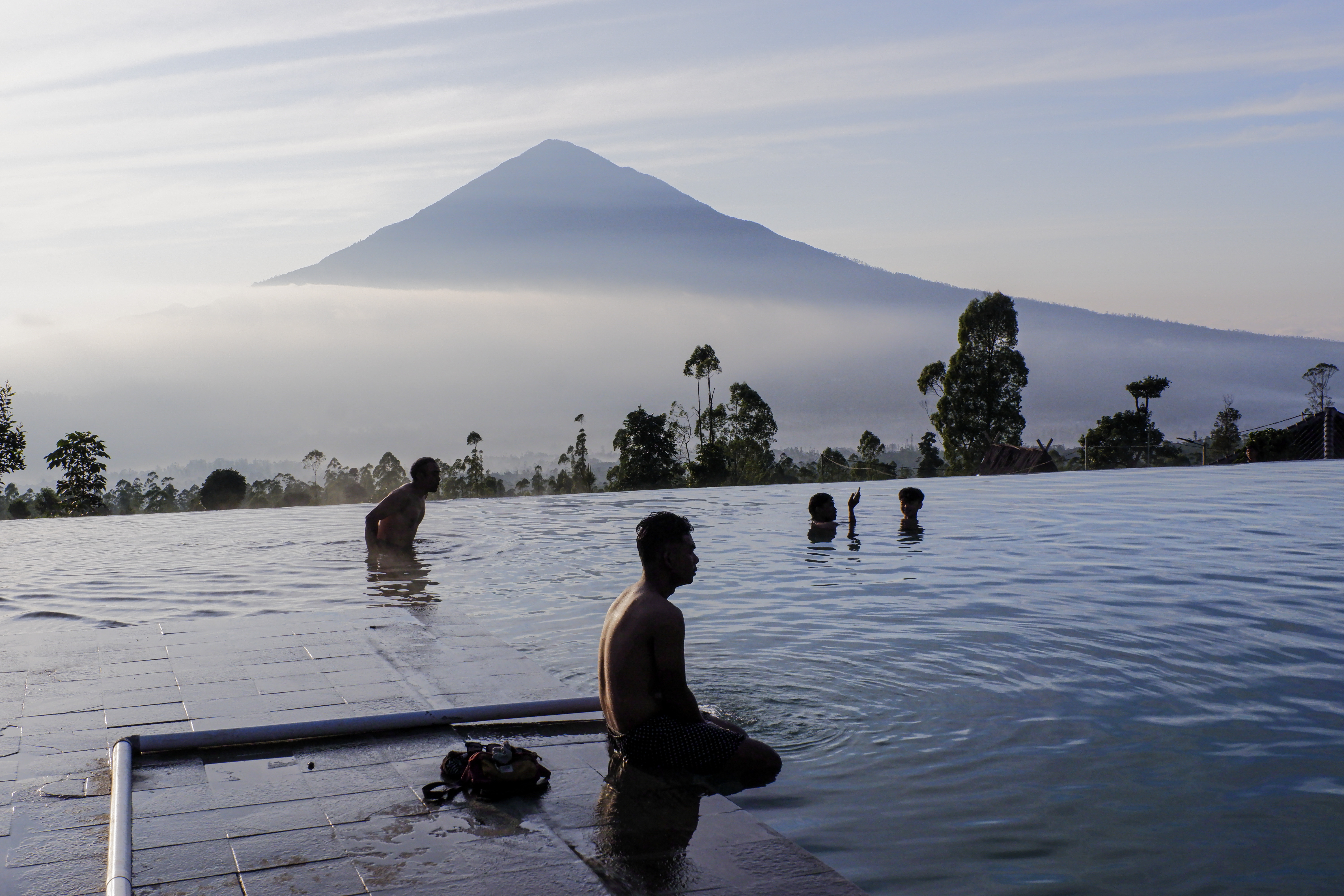 Know where are the hot water springs in India and how bathing in them cures many diseases