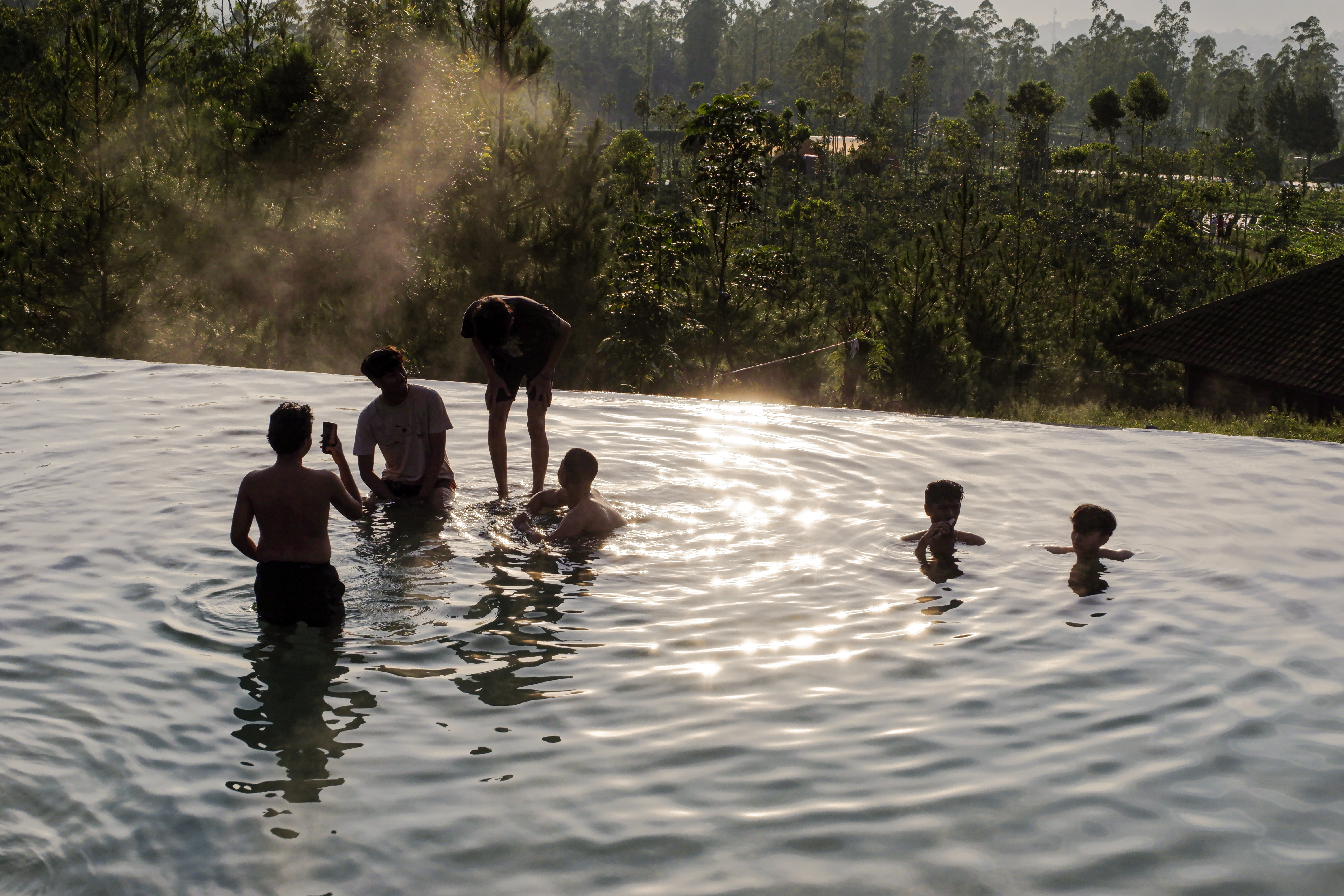 Know where are the hot water springs in India and how bathing in them cures many diseases