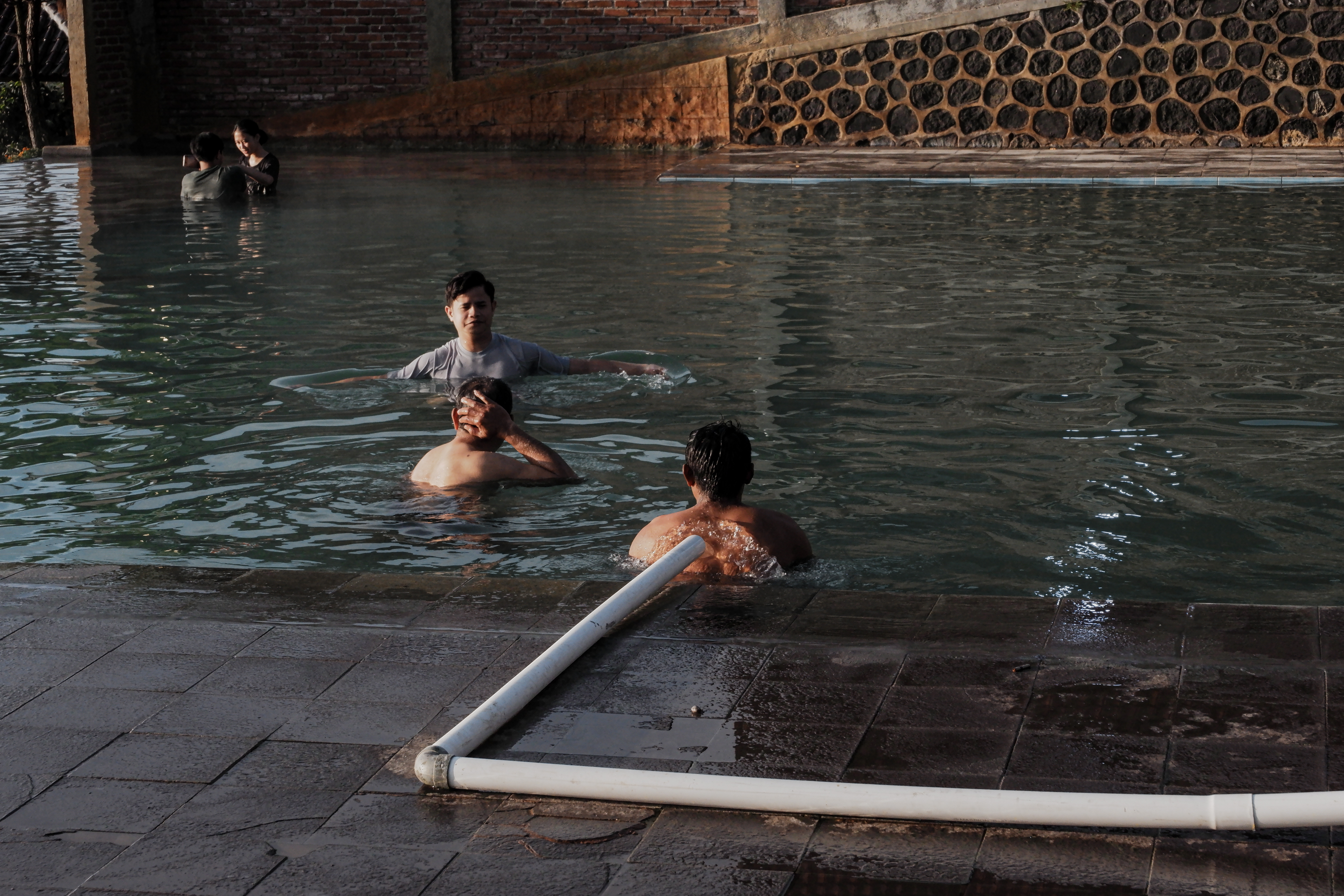 Know where are the hot water springs in India and how bathing in them cures many diseases