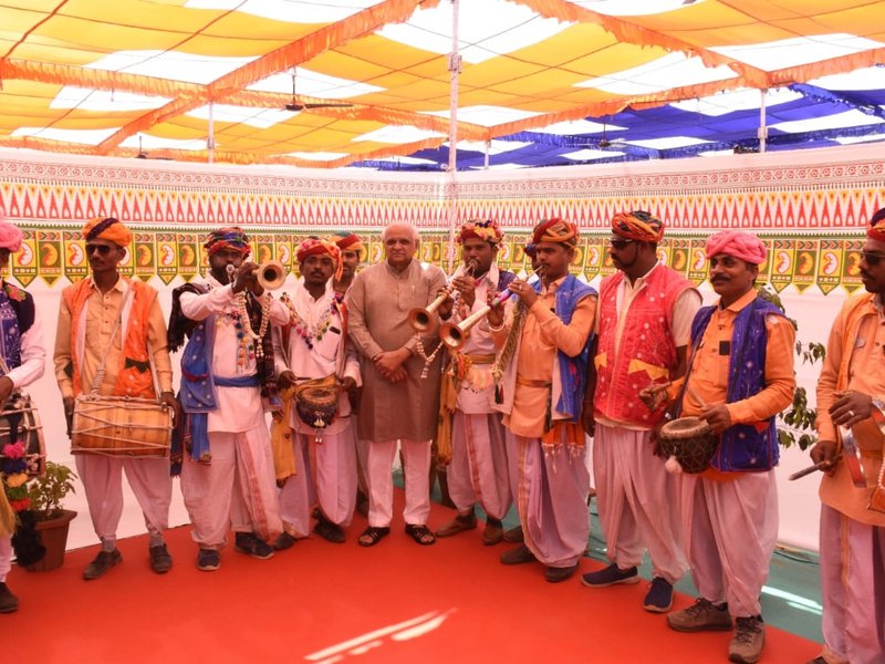 गुजरात : 17 जिलों के जनजातीय समुदायों के 2,000 व्यक्तियों की होगी जीनोम सीक्वेंसिंग