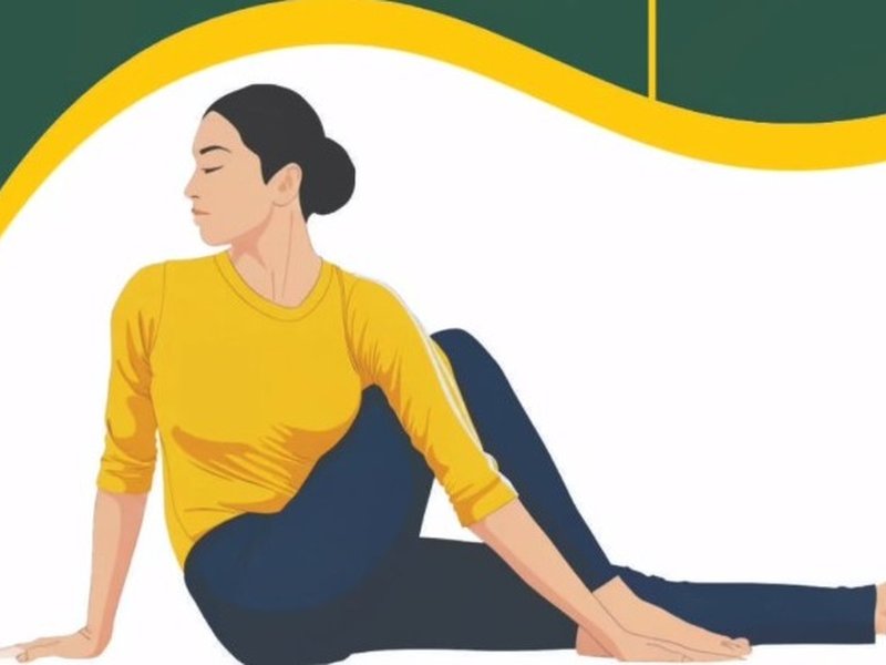 पाचन को दुरुस्त कर रीढ़ को मजबूती देता है वक्रासन, सावधानी भी जरूरी 